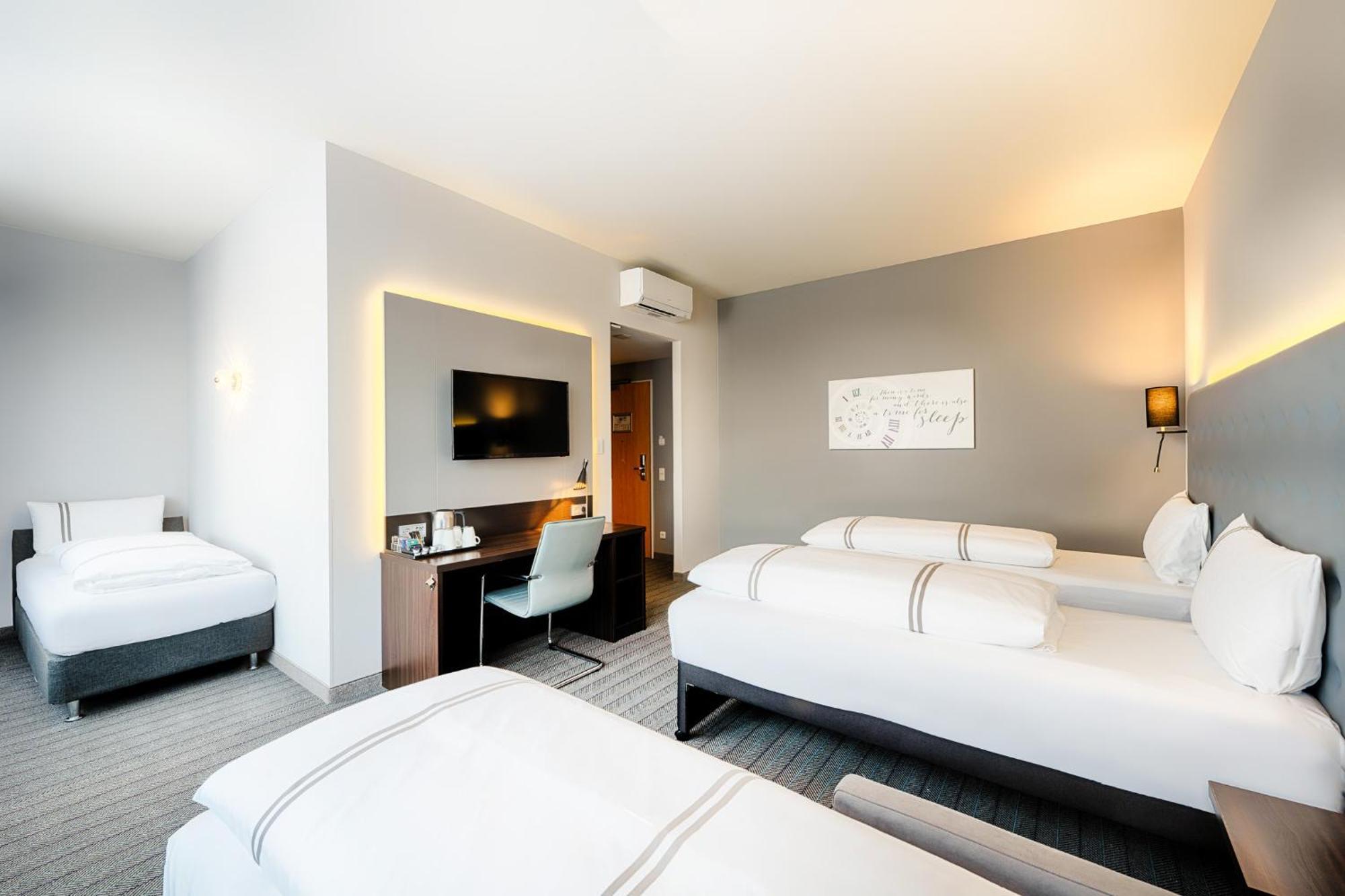 Hotel Azimut 3*